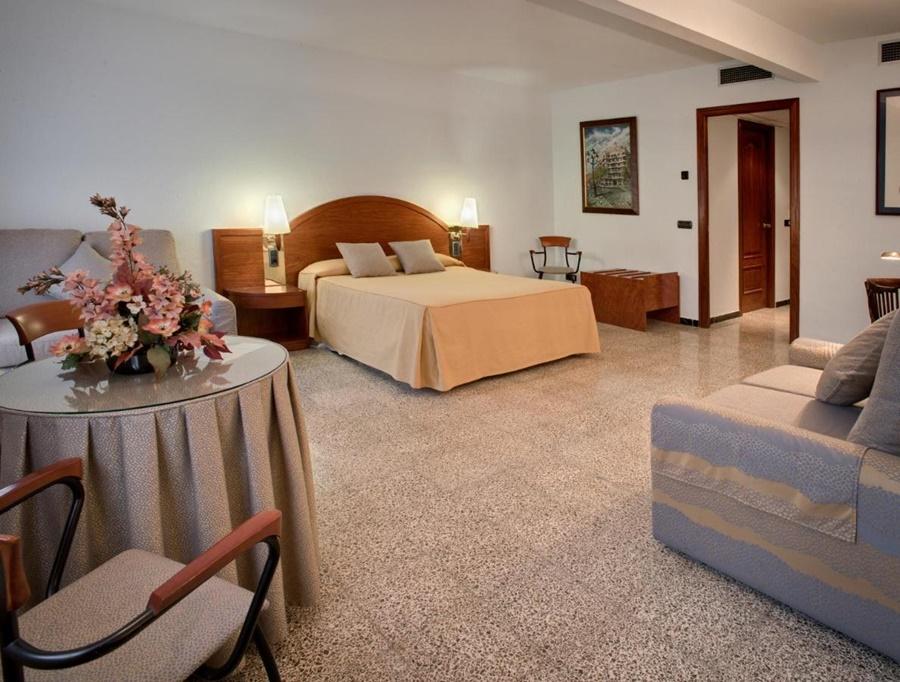 Hotel Gaudi Reus Eksteriør billede
