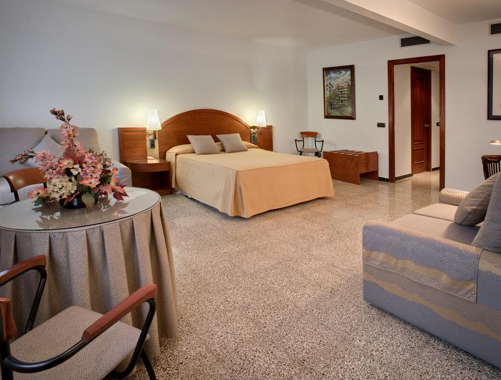 Hotel Gaudi Reus Eksteriør billede