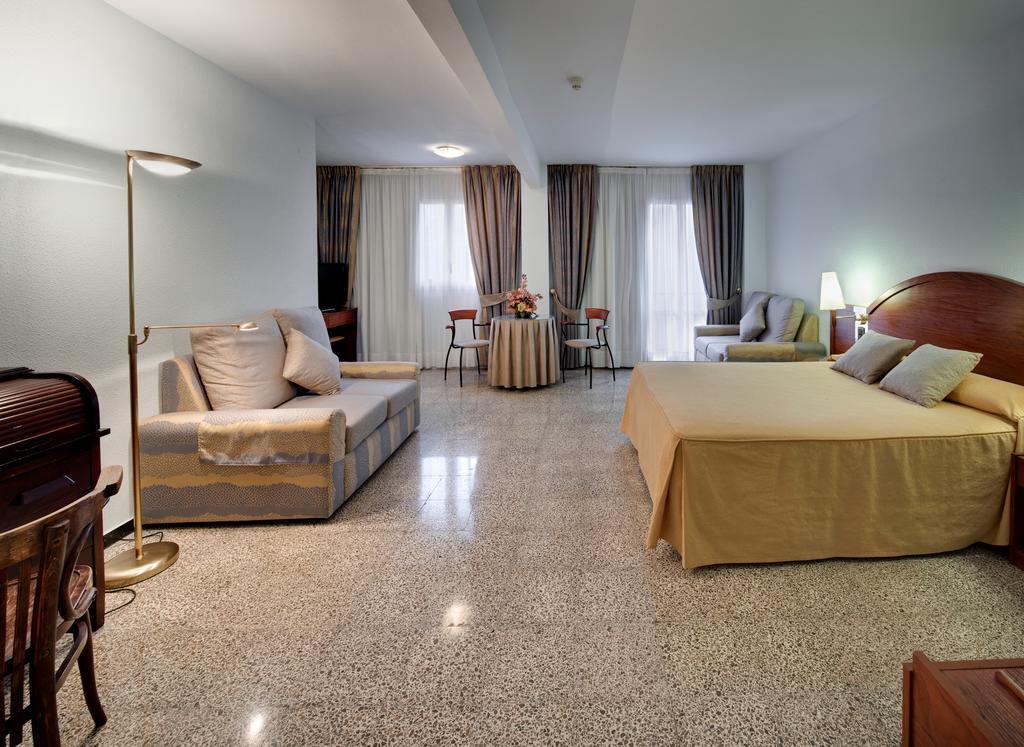 Hotel Gaudi Reus Eksteriør billede