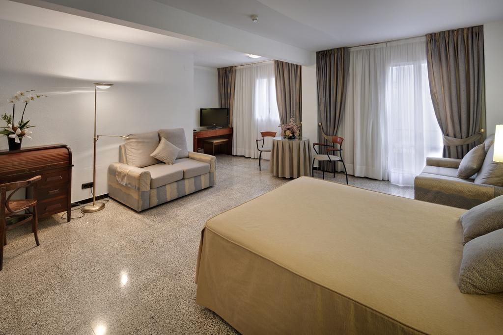 Hotel Gaudi Reus Eksteriør billede